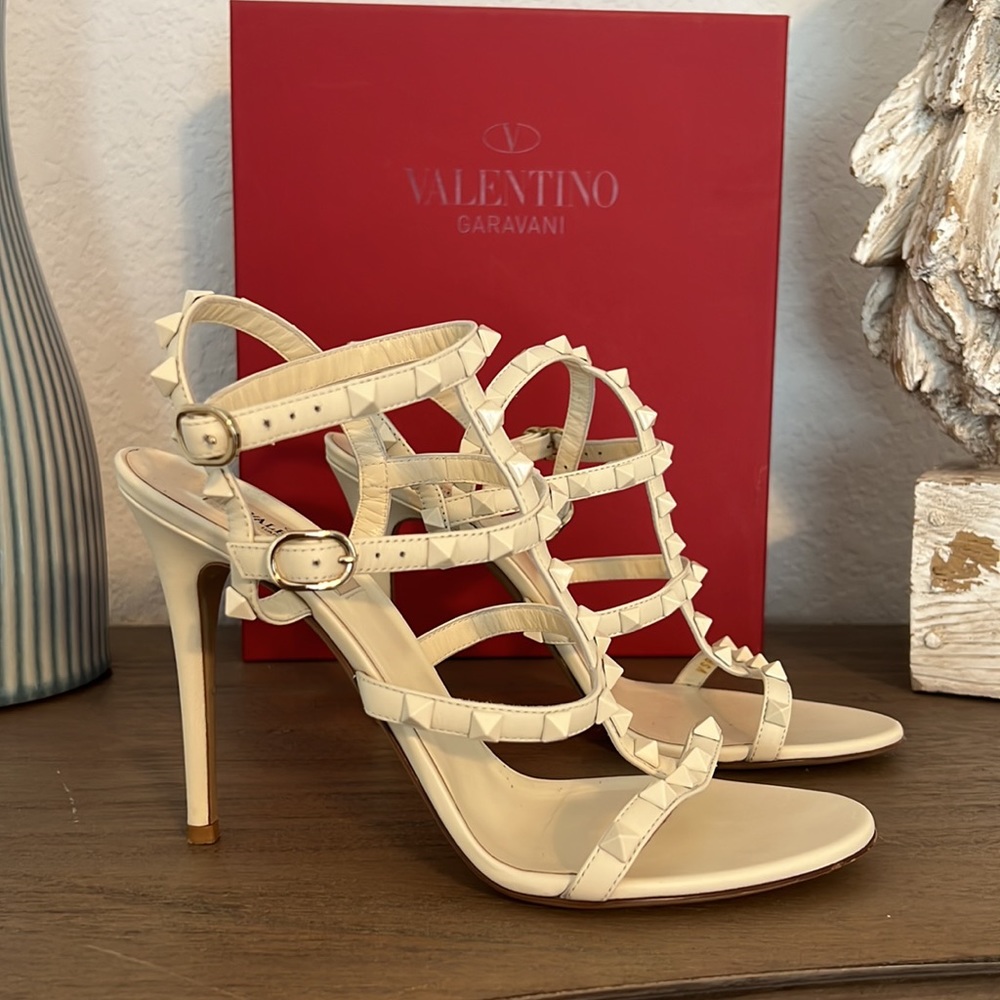 Valentino Garavani off white sandals